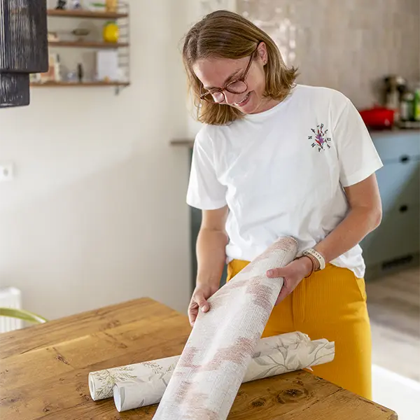 begeleiding bij de uitvoering van het interieurplan zoals de wandbekleding